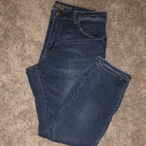 Barely worn men’s ae slim straight jeans